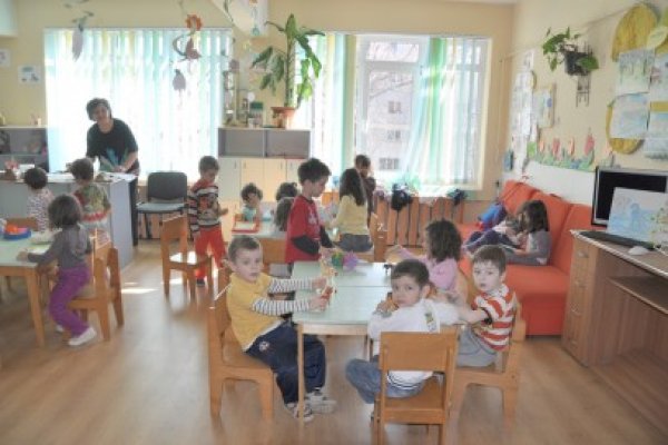 Copiii din familiile defavorizate ar putea primi un tichet social pentru grădiniță